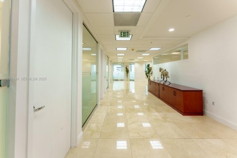 Купить коммерческую недвижимость в Майами, Флорида № 1988098 - фото 7