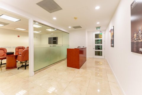 Купить коммерческую недвижимость в Майами, Флорида № 1988098 - фото 6