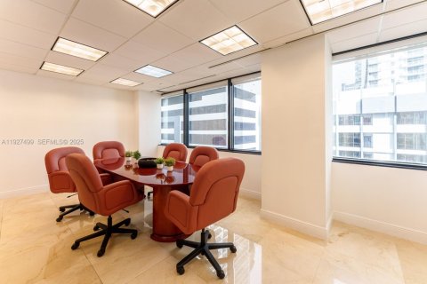 Купить коммерческую недвижимость в Майами, Флорида № 1988098 - фото 9