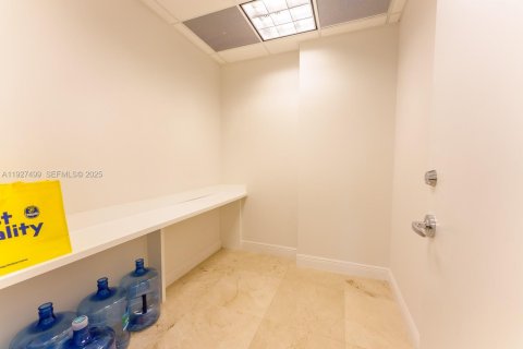 Купить коммерческую недвижимость в Майами, Флорида № 1988098 - фото 22