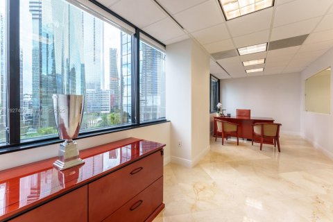 Купить коммерческую недвижимость в Майами, Флорида № 1988098 - фото 18