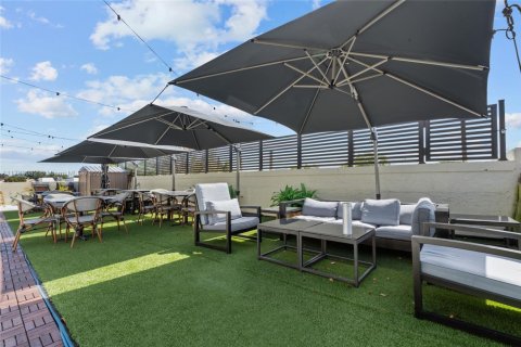 Купить коммерческую недвижимость в Майами, Флорида № 2035252 - фото 2