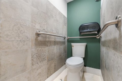 Купить коммерческую недвижимость в Майами, Флорида № 2035252 - фото 23