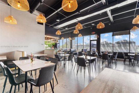 Купить коммерческую недвижимость в Майами, Флорида № 2035252 - фото 14