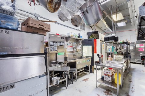 Купить коммерческую недвижимость в Майами, Флорида № 2035252 - фото 26