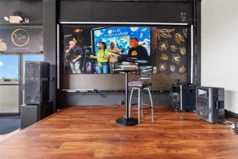 Купить коммерческую недвижимость в Майами, Флорида № 2035252 - фото 7