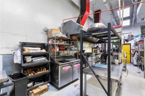 Купить коммерческую недвижимость в Майами, Флорида № 2035252 - фото 24