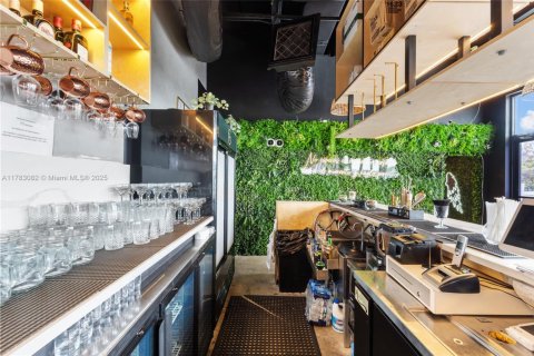 Купить коммерческую недвижимость в Майами, Флорида № 2035252 - фото 5