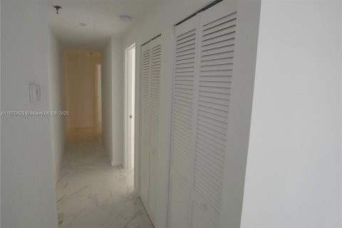 Apartamento en alquiler en Miami Beach, Florida, 2 dormitorios, 65.03 m2 № 1895426 - foto 4