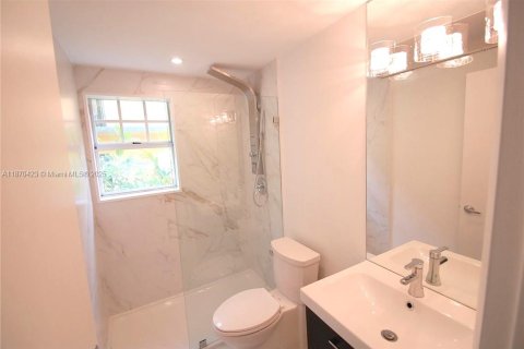 Apartamento en alquiler en Miami Beach, Florida, 2 dormitorios, 65.03 m2 № 1895426 - foto 3