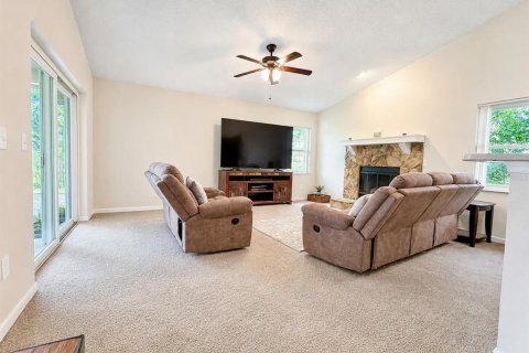 House in Brandon, Florida 3 bedrooms, 164.9 sq.m. № 2225990 - photo 8
