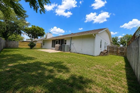 House in Brandon, Florida 3 bedrooms, 164.9 sq.m. № 2225990 - photo 23