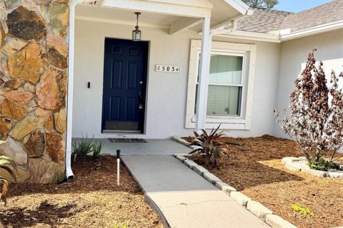 House in Brandon, Florida 3 bedrooms, 164.9 sq.m. № 2225990 - photo 2