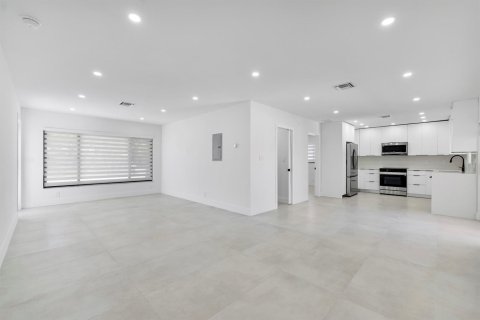 Commercial property in Pompano Beach, Florida 255.85 sq.m. № 2088339 - photo 26
