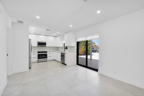 Commercial property in Pompano Beach, Florida 255.85 sq.m. № 2088339 - photo 28