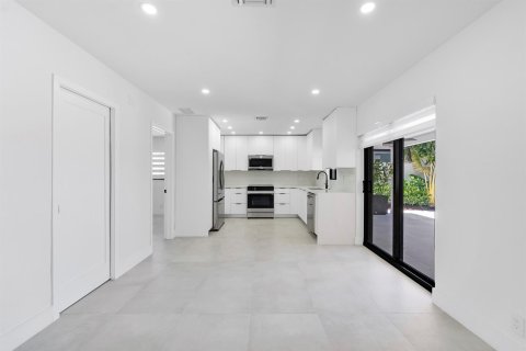 Commercial property in Pompano Beach, Florida 255.85 sq.m. № 2088339 - photo 29