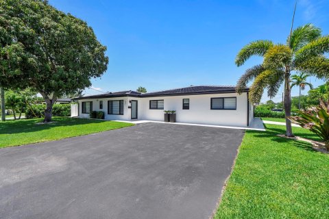 Commercial property in Pompano Beach, Florida 255.85 sq.m. № 2088339 - photo 20