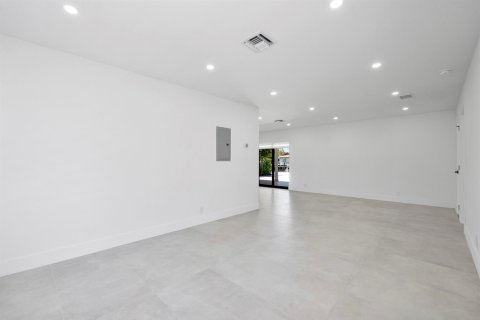 Commercial property in Pompano Beach, Florida 255.85 sq.m. № 2088339 - photo 23