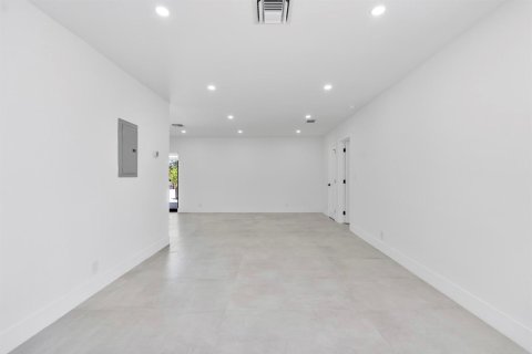 Commercial property in Pompano Beach, Florida 255.85 sq.m. № 2088339 - photo 24