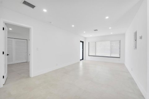Commercial property in Pompano Beach, Florida 255.85 sq.m. № 2088339 - photo 25