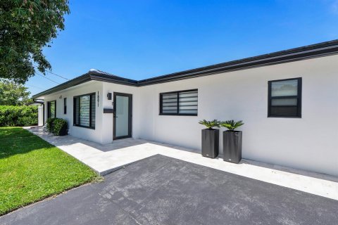 Commercial property in Pompano Beach, Florida 255.85 sq.m. № 2088339 - photo 22