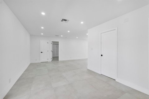 Commercial property in Pompano Beach, Florida 255.85 sq.m. № 2088339 - photo 30