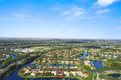 Casa en Weston, Florida 3 dormitorios, 205.78 m2 № 2008380