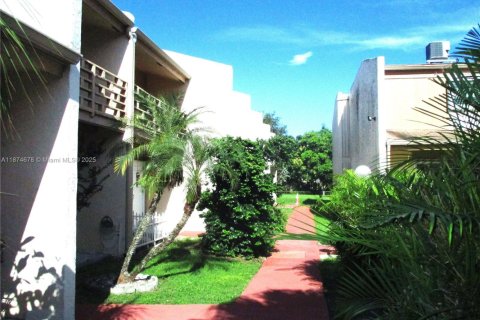 Copropriété à vendre à Hollywood, Floride: 2 chambres, 120.77 m2 № 1896028 - photo 25