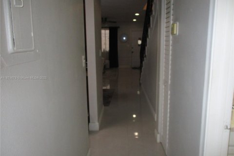 Copropriété à vendre à Hollywood, Floride: 2 chambres, 120.77 m2 № 1896028 - photo 14