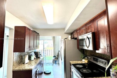 Copropriété à vendre à Hollywood, Floride: 2 chambres, 120.77 m2 № 1896028 - photo 9