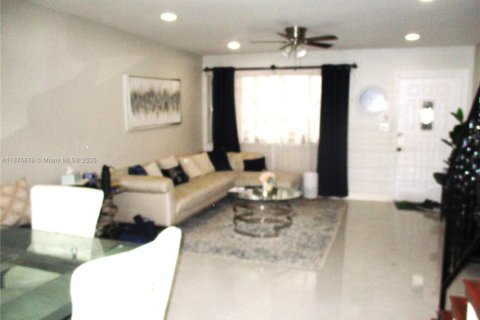 Copropriété à vendre à Hollywood, Floride: 2 chambres, 120.77 m2 № 1896028 - photo 2