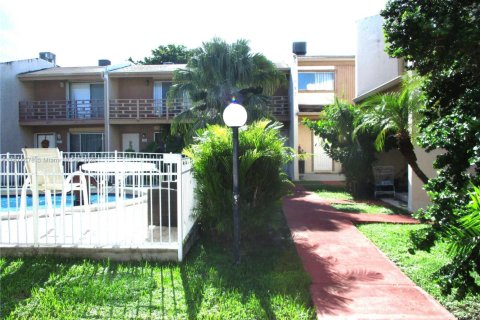 Copropriété à vendre à Hollywood, Floride: 2 chambres, 120.77 m2 № 1896028 - photo 26