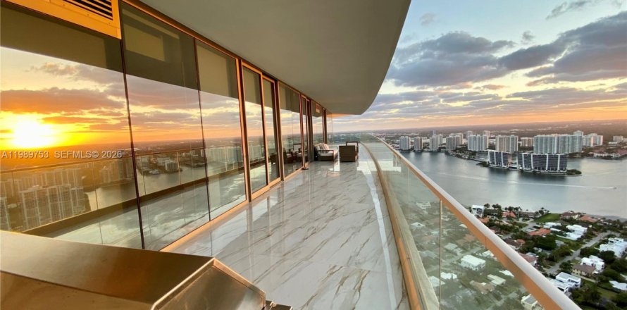 Condo à Sunny Isles Beach, Floride, 2 chambres  № 2051723