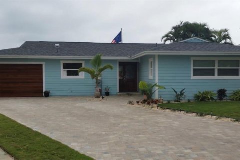 House in Redington Shores, Florida 2 bedrooms, 121.42 sq.m. № 1755383 - photo 13