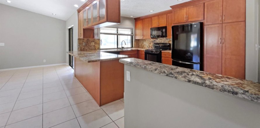 House in Coral Springs, Florida 4 bedrooms, 230.77 sq.m. № 835958