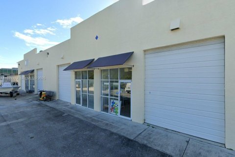 Immobilier commercial à North Miami, Floride № 2038801
