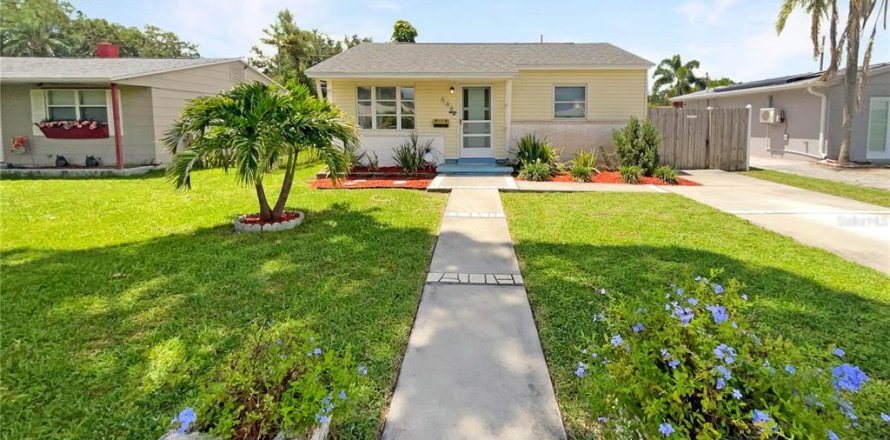 House in Saint Petersburg, Florida 3 bedrooms, 103.68 sq.m. № 1251357