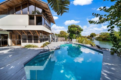 House in Fort Lauderdale, Florida 4 bedrooms, 249.44 sq.m. № 2076804