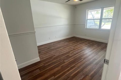 Villa ou maison à louer à South Daytona, Floride: 4 chambres, 137.87 m2 № 2388841 - photo 7