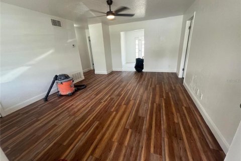 Villa ou maison à louer à South Daytona, Floride: 4 chambres, 137.87 m2 № 2388841 - photo 4