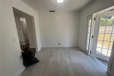 Villa ou maison à louer à South Daytona, Floride: 4 chambres, 137.87 m2 № 2388841 - photo 5