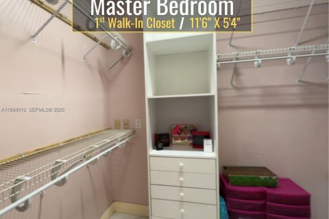 Купить виллу или дом в Уэст -Майами, Флорида 10 комнат, 171.31м2, № 1948959 - фото 9