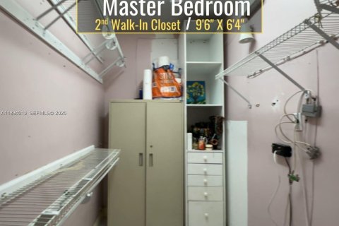 Купить виллу или дом в Уэст -Майами, Флорида 10 комнат, 171.31м2, № 1948959 - фото 12