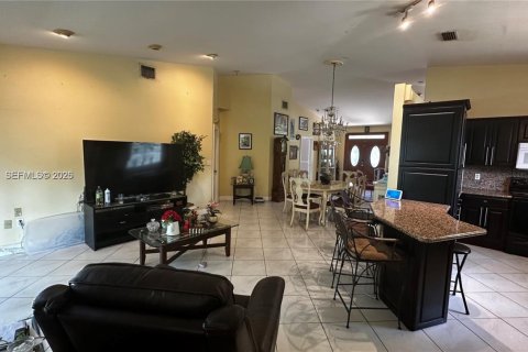 Купить виллу или дом в Уэст -Майами, Флорида 10 комнат, 171.31м2, № 1948959 - фото 21