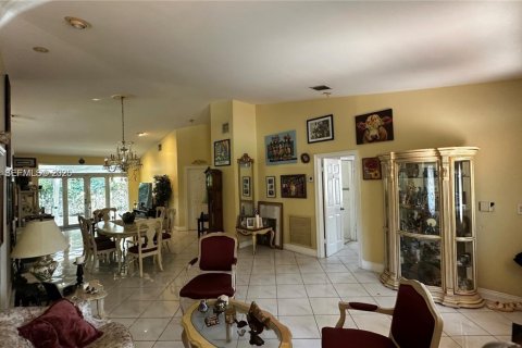 Купить виллу или дом в Уэст -Майами, Флорида 10 комнат, 171.31м2, № 1948959 - фото 22