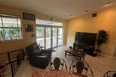 Купить виллу или дом в Уэст -Майами, Флорида 10 комнат, 171.31м2, № 1948959 - фото 24