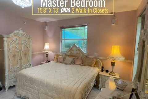 House in West Miami, Florida 3 bedrooms, 171.31 sq.m. № 1948959 - photo 6