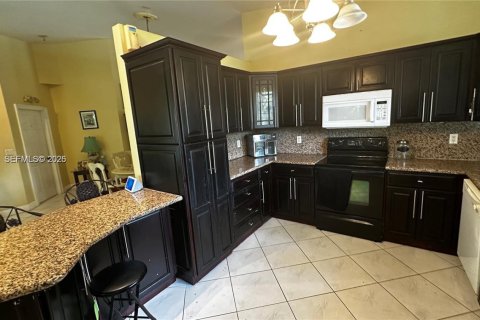 Купить виллу или дом в Уэст -Майами, Флорида 10 комнат, 171.31м2, № 1948959 - фото 3