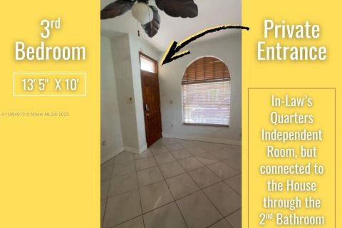 House in West Miami, Florida 3 bedrooms, 171.31 sq.m. № 1948959 - photo 16