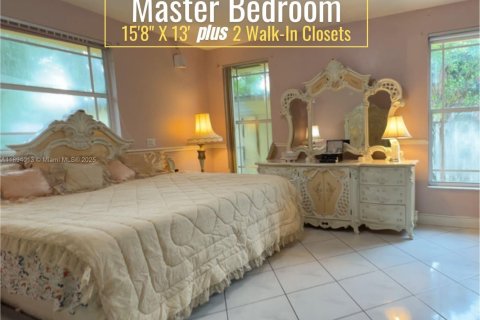 House in West Miami, Florida 3 bedrooms, 171.31 sq.m. № 1948959 - photo 5